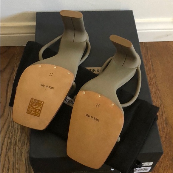 Yeezy Cobblestone Sandals - Picture 5 of 5